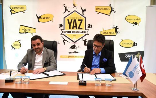 Başiskele'nin ilk ücretsiz yaz spor okulu için imzalar atıldı