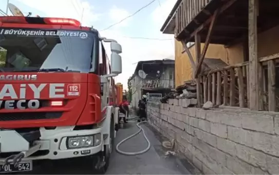 Son dakika haberleri... Pamukkale'de tek katlı evde çıkan yangında 1 kişi dumandan etkilendi