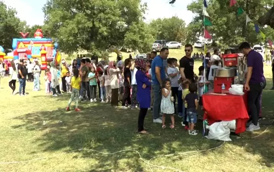 Yüzlerce kişi toplu bayramlaşma töreninde bir araya geldi
