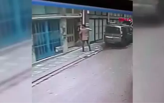 ZEYTİNBURNU'NDA KOMŞUSUNUN EVİNİ KURŞUNLAYAN ESKİ KOMŞU KAMERADA