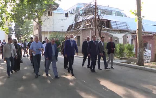 Kurtulmuş, Ermenistan'ın saldırılarında sivillerin hayatını kaybettiği Gence'yi ziyaret etti