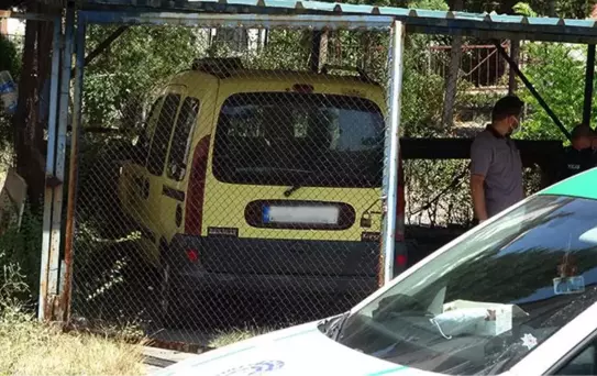 54 yaşındaki taksi şoförü bodrum katında tavana asılmış olarak bulundu