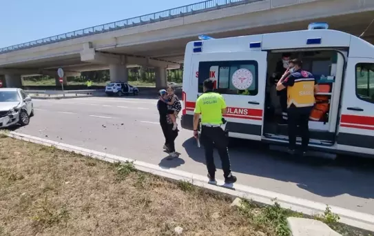 Sinop'ta iki otomobil çarpıştı: 2 yaralı