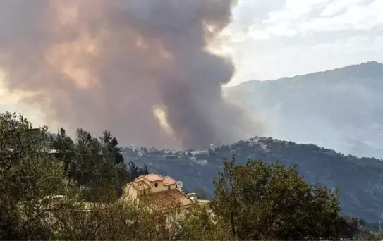 Orman yangınları: Cezayir'de 25 asker ve 17 sivil hayatını kaybetti