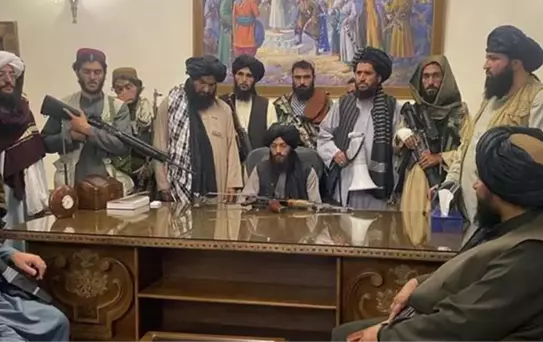 Taliban'ın Afganistan'da kontrolü ele geçirmesine dünya basınının yorumu: Tarih tekerrür etti