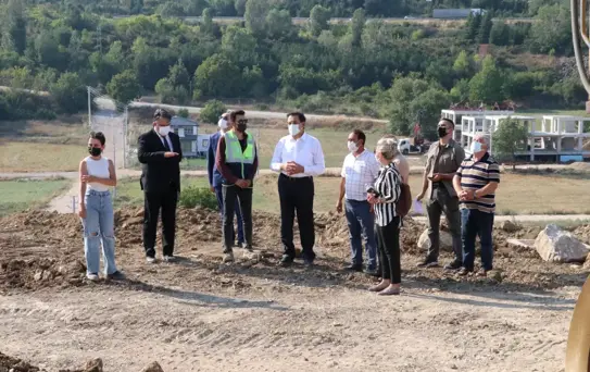 Bolu Valisi Ümit, Köroğlu Millet Bahçesi ve olimpik yüzme havuzu inşaatlarında incelemede bulundu