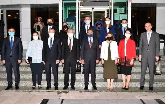 Vali Şıldak'tan veda yemeği