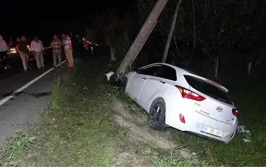 KAZAYI GÖRÜP DURAN SÜRÜCÜNÜN CİPİNE OTOMOBİL ÇARPTI 7 YARALI
