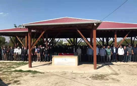 Sünnet düğününde kalp krizi geçiren müteahhit Iğdır'da toprağa verildi