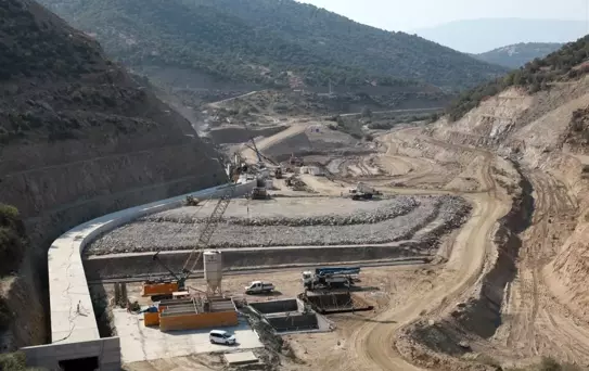 Sarıçay Barajı'nda çalışmalar devam ediyor
