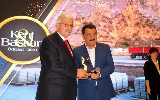 Oltu Belediye Başkanı Taşçı Malatya'da ödül aldı