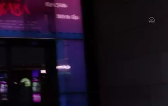 'Kırmızı Araba' filmi gala gösteriminde izleyiciyle buluştu