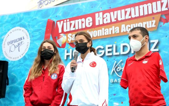 Eyüpsultan'ın 2. havuzu şampiyonlar eşliğinde açıldı