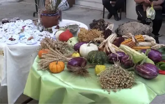 Yerel tohumlar, halk pazarında vatandaşlarla buluştu