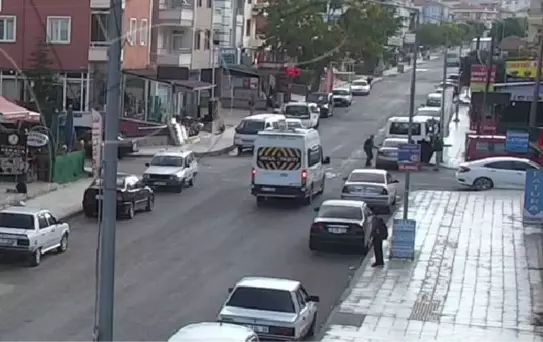 Son dakika haber | İKİ KARDEŞİN SOKAKTAKİ ÇATIŞMASI KAMERADA