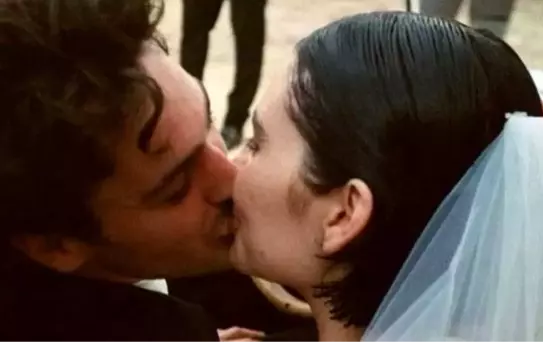 Sessiz sedasız evlendi! O detay dikkat çekti