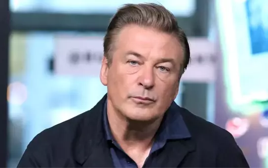 Alec Baldwin'in film setindeki kaza sırasında silahını kameraya doğrulttuğu ortaya çıktı