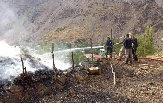 Hakkari'de 480 bağ ot yandı