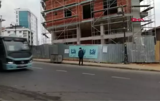 Son dakika haberi | TIKA BASA? DOLU MİNİBÜSLERDE KAPI AÇIK YOLCULUK KAMERADA