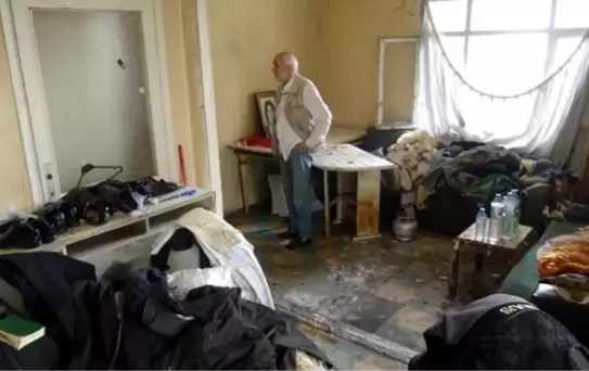 AVCILAR'DAKİ ÇÖP EVİ BELEDİYE TEMİZLEDİ