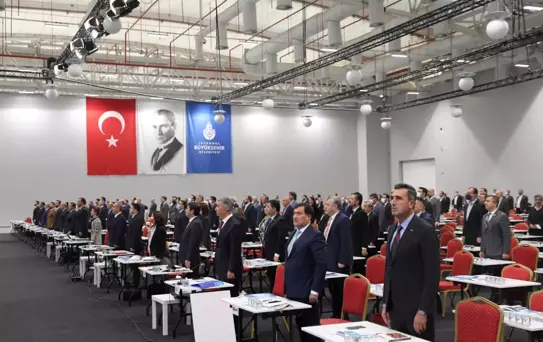 İBB Meclisi İYİ Partili Lütfü Türkkan'ın sözlerine tepki olarak şehitler için saygı duruşu ile başladı