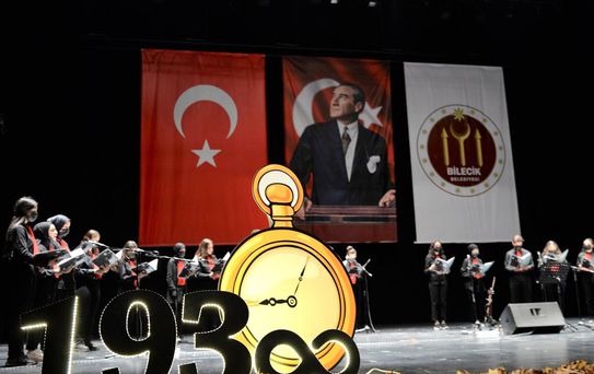 Bilecik'te 'Ataya Özlem' adlı sinevizyon gösterisi büyük beğeni topladı