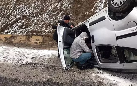 Pöske dağında virajı alamayan araç devrildi: 1'i ağır, 5 yaralı