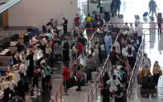 Flights are suspended due to heavy storm at Istanbul Airport