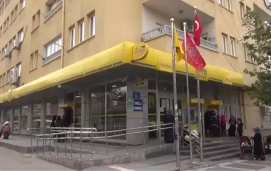 ŞANLIURFA - Hesaplarına yanlışlıkla yatırılan paraları iade ettiler