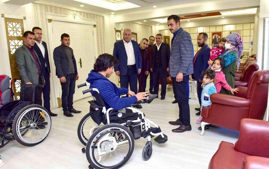Engellilere anlamlı hediye