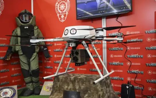 Dünyanın ilk lazer silahlı dronu 'Eren' testlerdeki başarılı atışlarıyla göz dolduruyor