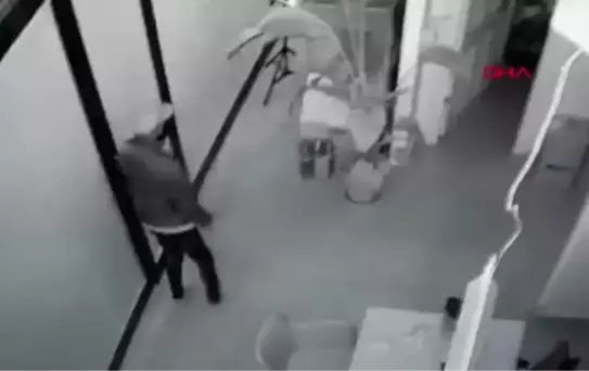  GİTAR, MAKTAP, MOTOSİKLET... KADIKÖY'DE NE BULURSA ÇALAN HIRSIZ YAKALANDI