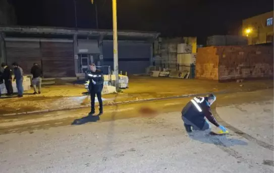 Son dakika haber... ADANA'DA AYNI AİLEDEN 4 KİŞİ, SİLAHLI SALDIRIDA YARALANDI