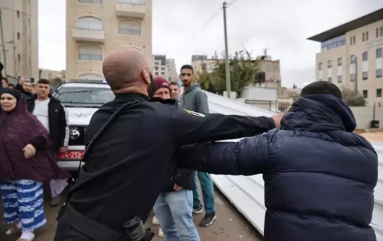 İsrail polisinden 'evlerini boşaltmaları' istenen Filistinli aileye destek gösterisine müdahale (1)