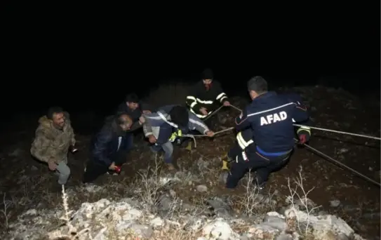 Uçurumda 2 gün mahsur kalan amatör dağcı kurtarıldı 'Denedim ama yapamadım' dedi