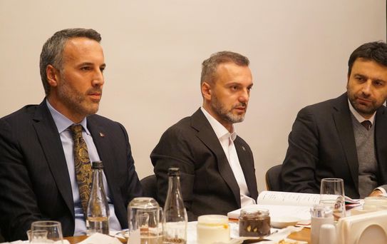 AK Parti Genel Başkan Yardımcısı Kandemir, Sakarya'da parti yöneticileriyle buluştu
