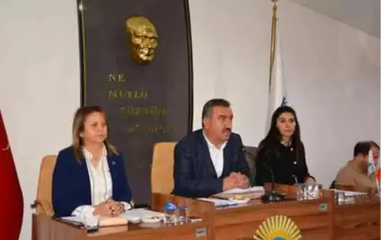 Korkuteli Belediye Meclisi, pazarcıların mevcut yerinde kalmasını oy çokluğuyla kabul etti