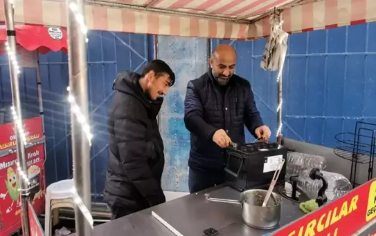 Mısır tezgahından malzeme çalınan engelli gence destek yağdı