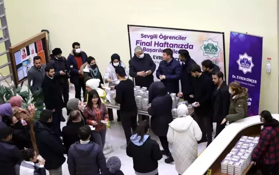 Aksaray Belediyesinden final haftasında öğrencilere çorba ve tatlı ikramı