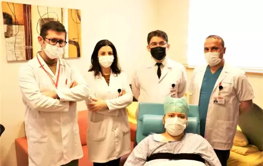 Ambulans helikopterle kurtarılan anne ve bebeği hayata tutundu