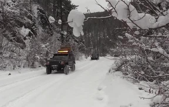 KASTAMONU - Ilgaz Dağı'nın eteklerindeki yaban hayvanlarına yem bırakıldı