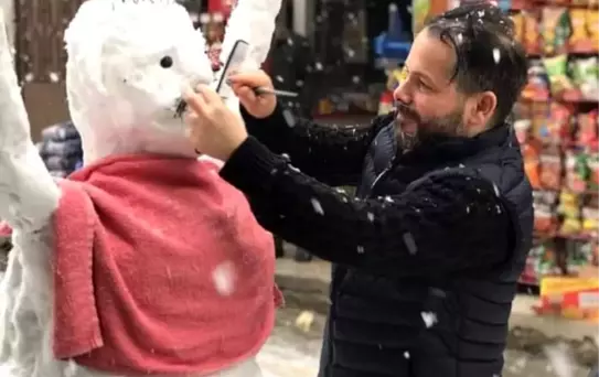 Kardan adama sokak ortasında 'sinekkaydı' tıraş