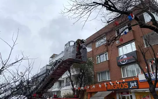 Son Dakika | Kadıköy'de 6 katlı binada korkutan yangın