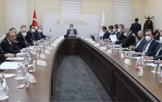 Bakan Dönmez, 21 elektrik dağıtım bölgesinin yöneticileri toplantı yaptı