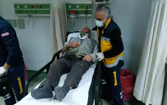 Son dakika haber... Çıktığı ahşap merdiven kırılınca hastanelik oldu