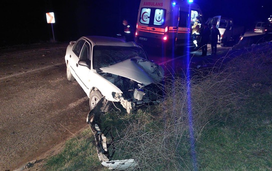 Uşak'ta, kamyonla çarpışan otomobilin sürücüsü öldü
