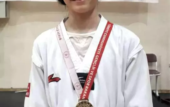 Osmangazili taekwondocu zirveye oturdu