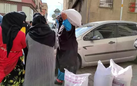 Konyalı hayırseverler Şanlıurfa'da 4 ton un dağıttı