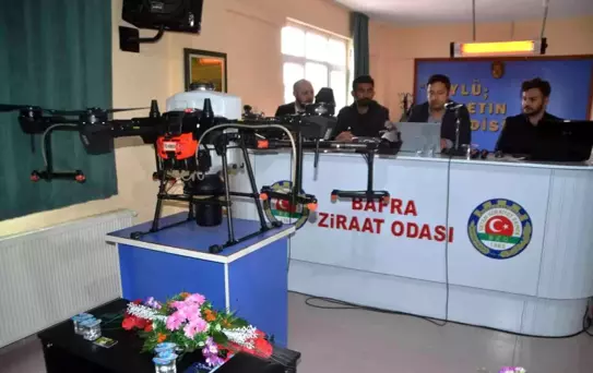 Çiftçilere dron ile ilaçlama anlatıldı