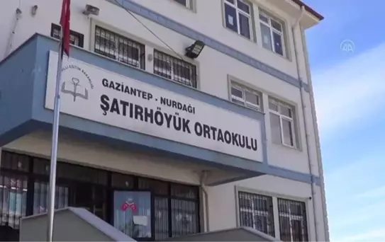 GAZİANTEP - Nurdağlı kız öğrenciler hentboldaki başarılarıyla Gaziantep'i temsil edecek